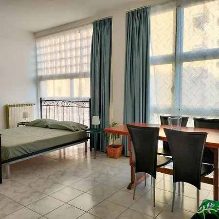 Palestro - A Cozy In Lägenhet Como