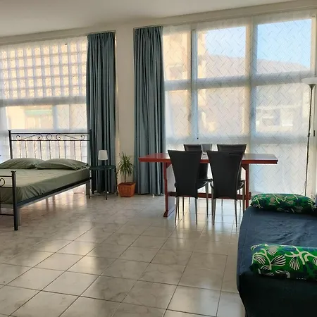 Palestro - A Cozy In * קומו